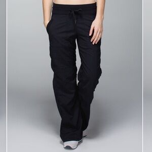 Lululemon studio midrise size 6 or 8